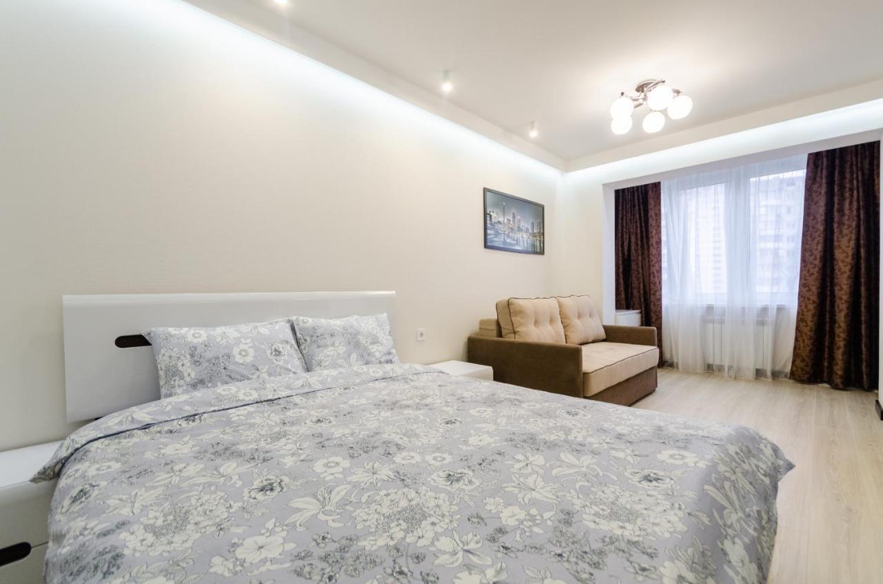 Artal Apartment On Obolonsky Avenue 31 Kiev Buitenkant foto