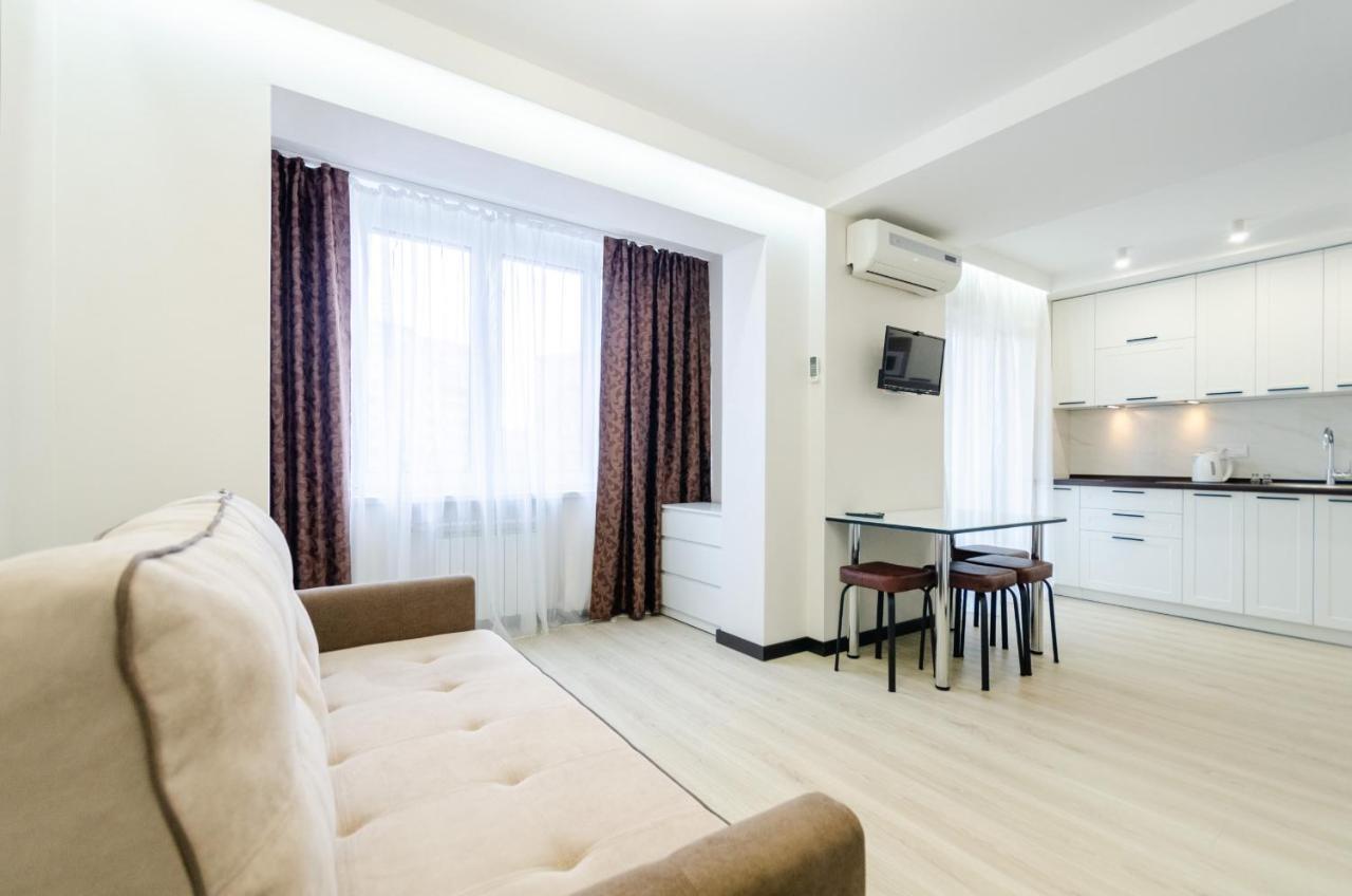 Artal Apartment On Obolonsky Avenue 31 Kiev Buitenkant foto
