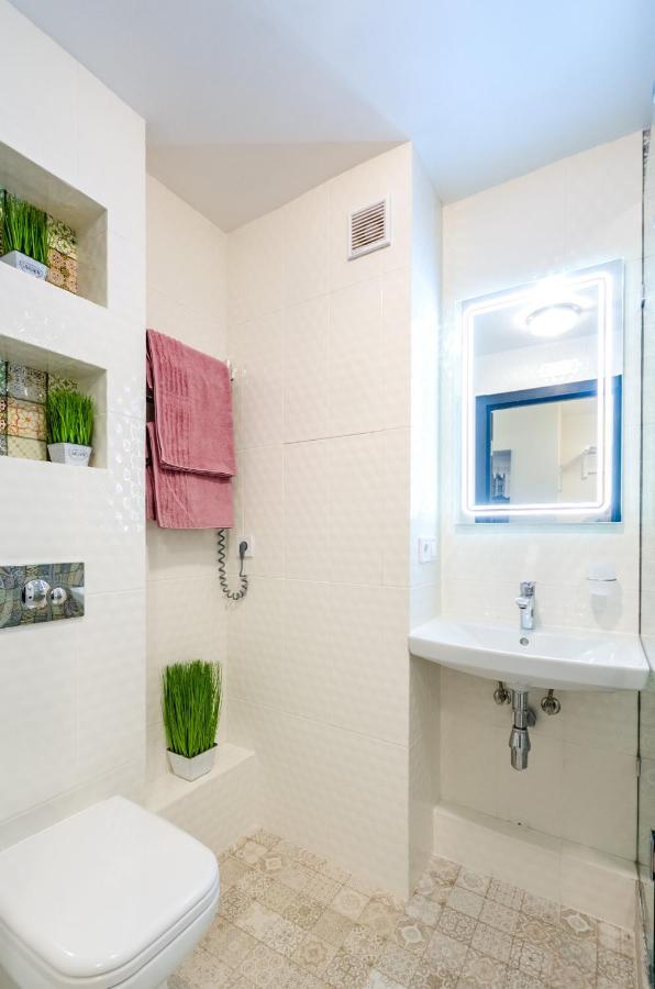 Artal Apartment On Obolonsky Avenue 31 Kiev Buitenkant foto