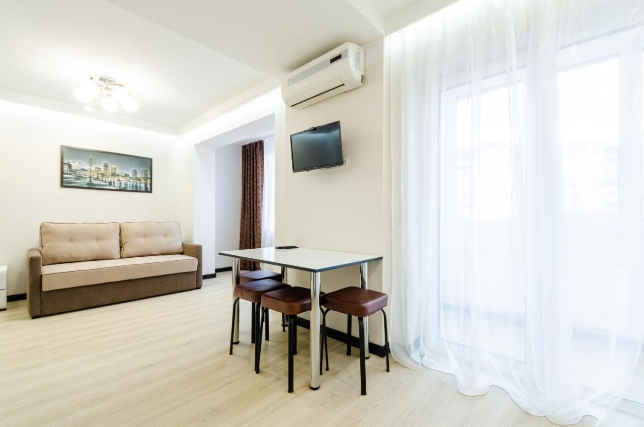 Artal Apartment On Obolonsky Avenue 31 Kiev Buitenkant foto