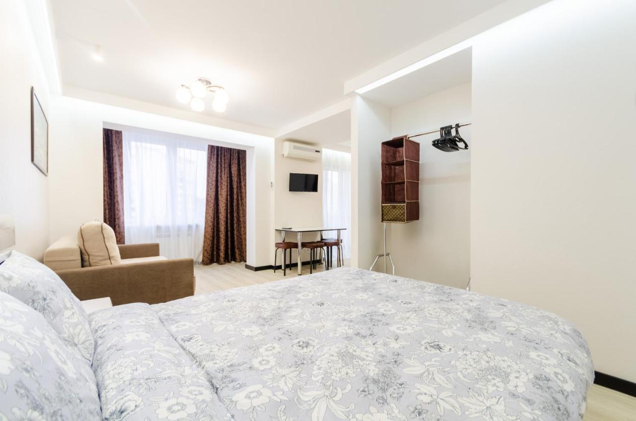 Artal Apartment On Obolonsky Avenue 31 Kiev Buitenkant foto